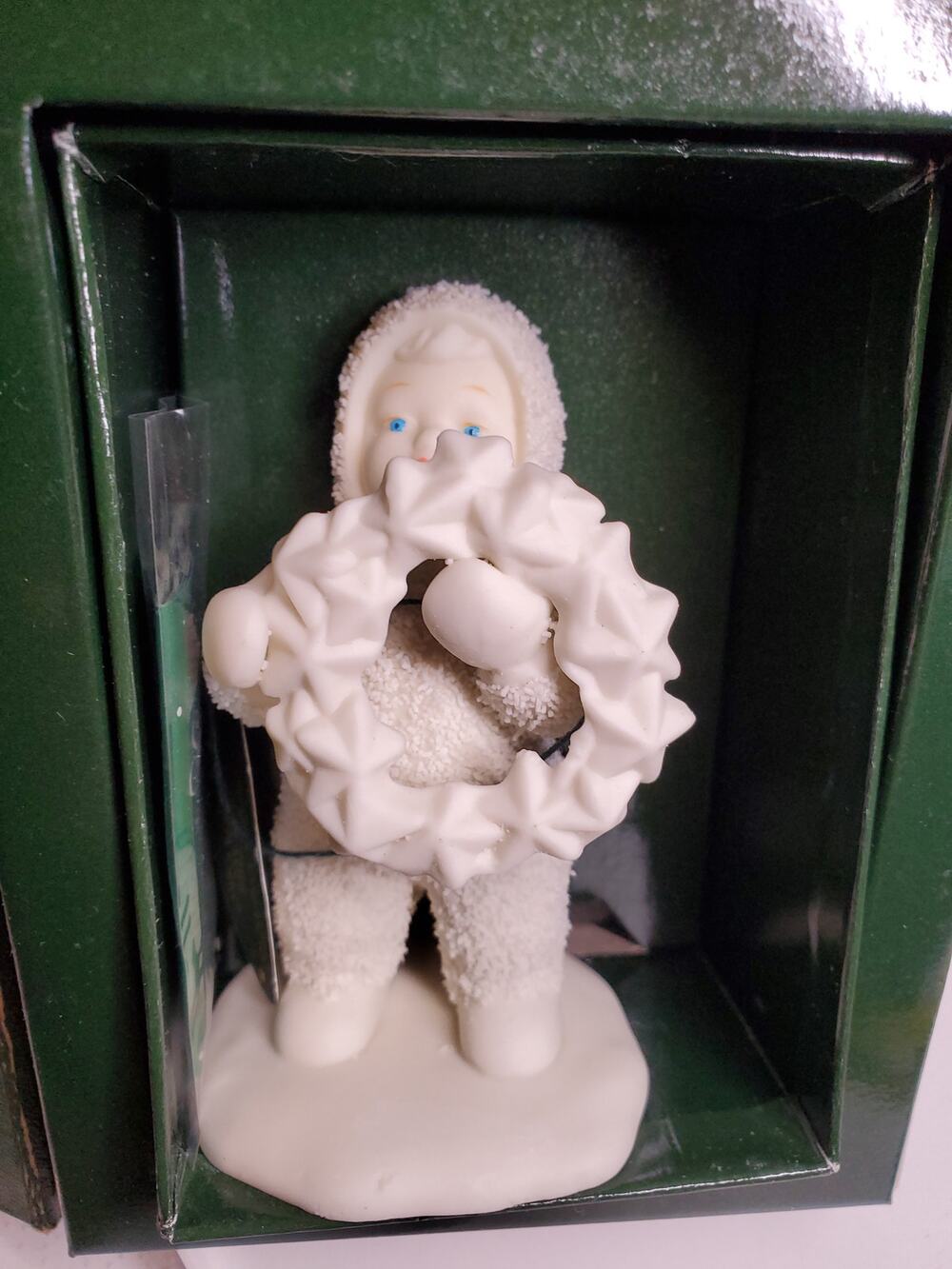 Snow Babies - Baby with Wreath
